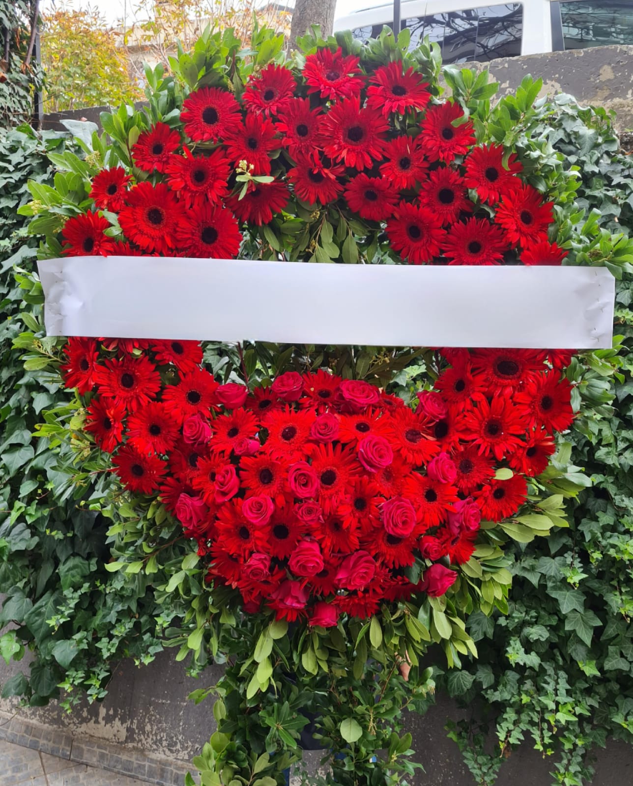 İstanbul Çiçek Siparişi - Kırmızı Cenaze Çelenk